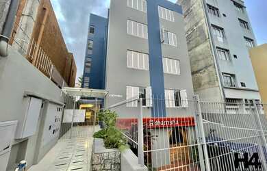 Imagem 2: H4 IMÓVEIS VENDE ÓTIMO APARTAMENTO NO PRIMEIRO ANDAR EM LOCALIZAÇÃO PRIVILEGIADA NO CENTRO