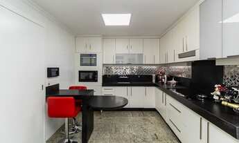 Imagem 6: EXCELENTE SOBRADO NO XAXIM - 03 SUÍTES - PISCINA - ESPAÇO GOURMET - SISTEMA DE SEGURANÇA C