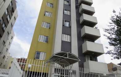 Imagem 2: Apartamento com sacada ,churrasqueira a carvão ,duas vagas