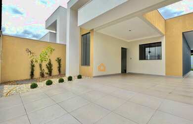 Imagem 2: Casa no Jardim Munique. Com quintal grande e 3 quantos sendo 1 suíte