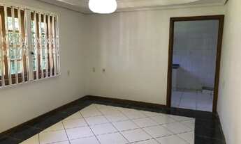 Imagem 6: Casa com excelente espaço verde na frente e nos fundos do terreno!