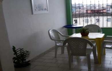 Imagem 4: Apartamento 2/4 reformado, cozinha planejada, ar condicionado