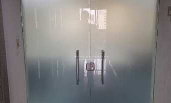 Imagem 2: Ampla sala comercial com localização estratégica em prédio com infraestrutura e 4 vagas