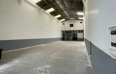 Imagem 2: Galpão com escritório para aluguel com 550 metros quadrados em Olaria - Rio de Janeiro - R