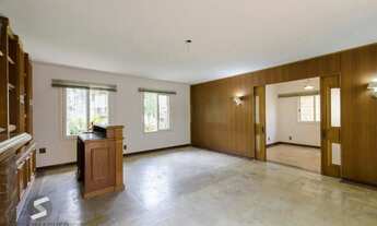 Imagem 6: Excelente residência térrea com 272m² de área privativa, com 4 domritórios e 6 vagas de ga