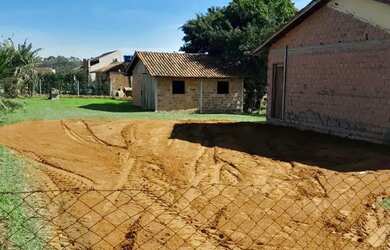 Imagem 2: Velleda oferece Belo terreno em condomínio fechado com espaço gourmet e garagem em Águas C