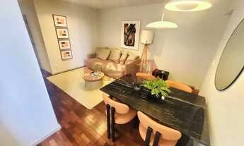 Imagem 2: Excelente apartamento reformado em Copacabana com 2 quartos e 2 vagas de garagem