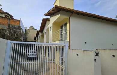 Imagem 3: Suite em casa compartilhada completa