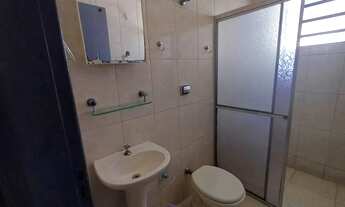 Imagem 2: Casa para Aluguel com 2 Dormitórios e 2 Vagas na Rua Alexandre Fávero