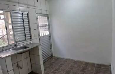 Imagem 7: Quarto e Cozinha Ideal para Mulheres - Segurança, Silêncio e Fácil Acesso ao Metrô