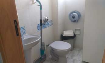 Imagem 7: Sala/Conjunto ótima frente ampla dividida em 2 salas com banheiro e sala de espera