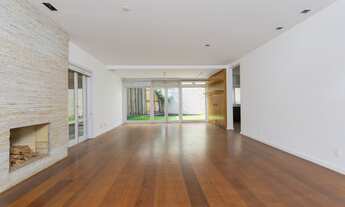 Imagem 2: Casa em condomínio para comprar no Jardim Guedala com 4 quartos (3 suítes)