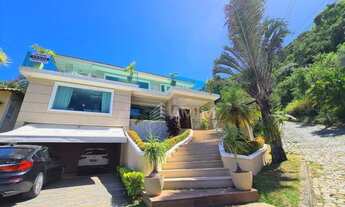 Imagem: Linda e moderna casa com piscina, em condomínio