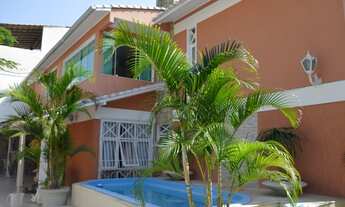 Imagem: Casa com 5 suítes, mobiliada e com piscina