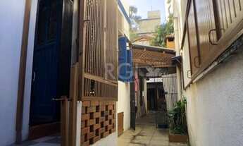Imagem 2: Casa com 2 dormitórios na Cidade Baixa em Porto Alegre co edicúla nos fundos