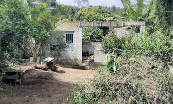 Imagem 2: Terreno com casa em construção