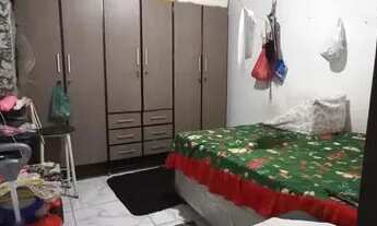 Imagem 6: Casa em rua pública