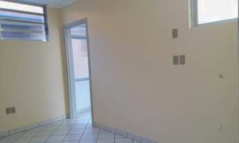 Imagem 7: Apartamento para aluguel possui 65 metros quadrados com 2 quartos, peças amplas, ensolarad