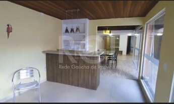 Imagem 7: Casa com dois andares no bairro São João em Porto Alegre/RS, possuindo ambientes bem dispo