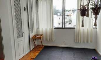 Imagem 3: Apto Centro, frente, amplo, Rua Dr. Nelson de Sá Earp, excelente preço - Petrópolis - RJ