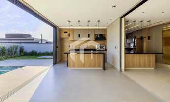 Imagem 5: CASA À VENDA NO CONDOMÍNIO ARBORAIS, COM 4 SUÍTES MAIS HOME OFFICE E HOME THEATER