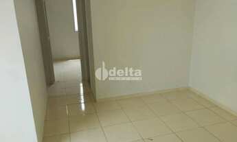 Imagem 2: Apartamento com 2 quartos, disponível para locação no bairro Segismundo Pereira em Uberlân