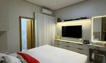 Imagem 2: CASA SEMIMOBILIADA A VENDA NA QUADRA 409 SUL COM TRÊS QUARTOS SENDO UMA SUÍTE E ÁREA GOURM