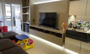 Imagem 2: Excelente apto semi novo com 151 m2 de área privativa, semi mobiliado, com área de lazer