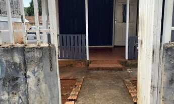 Imagem 2: Aluga-se casa de madeira, simples, grande e central