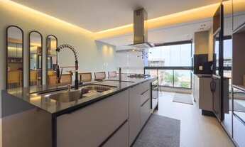 Imagem 4: Alto padrão: Apto decorado com piscina