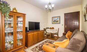 Imagem 2: Casa de 289m² - 3 dormitórios, 1 suíte, 4 salas, churrasqueira, pátio e 4 vagas de garagem