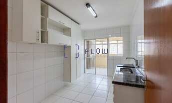 Imagem 5: Apartamento com 2 quartos (sem suíte), 2 banheiros, 1 vaga de garagem e elevador