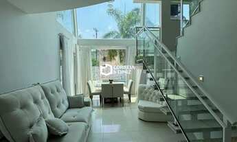 Imagem 6: Luxuosa Casa Triplex com 4 Suítes, Piscina e Área Gourmet em Condomínio Fechado