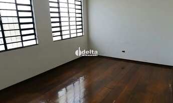 Imagem 4: Casa comercial disponível para locação no bairro Martins em Uberlândia - MG