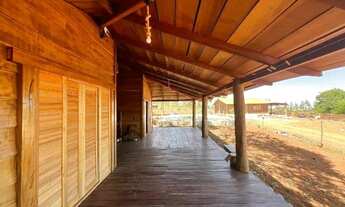 Imagem 3: Chácara 2000m², Casa de Madeira, 3Q, Área Gourmet, Piscina, Tanque Peixe, Aragoiânia