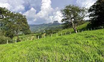 Imagem: Sítio à Venda com Vista para a Pedra do