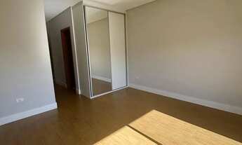 Imagem 7: Casa para aluguel possui 380 metros quadrados com 5 quartos