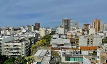 Imagem 2: Rua silenciosa no Leblon , andar alto, vista oceano, montanhas e sol da manhã