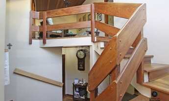 Imagem 4: Casa em Porto Alegre no Bairro Medianeira, 3 quartos,1 suíte, piscina, pátio,lareira churr