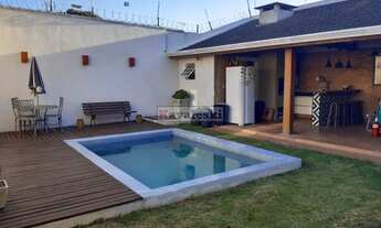 Imagem 2: Casa térrea miolo Jd da Saúde com 3 suites 4 Vagas quintal com piscina e churrasq.- Ac Per