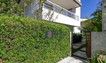 Imagem 3: Descubra o refúgio perfeito: Casa em condomínio fechado com segurança, privacidade e confo