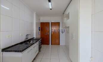 Imagem 7: Apartamento com 2 quartos (sem suíte), 2 banheiros, 1 vaga de garagem e elevador