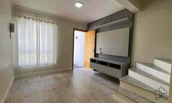 Imagem 3: Sobrado geminado de esquina no bairro Iririú