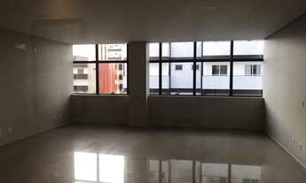 Imagem 5: Sala comercial com 2 banheiros, cozinha. Localizada no Centro de Içara. Medindo 48,01m²