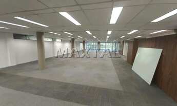 Imagem 5: Prédio comercial na região comercial da Avenida Braz Leme, com 2.300m² de área útil, 4 pis