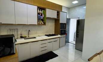 Imagem 3: CASA SEMIMOBILIADA A VENDA NA QUADRA 409 SUL COM TRÊS QUARTOS SENDO UMA SUÍTE E ÁREA GOURM