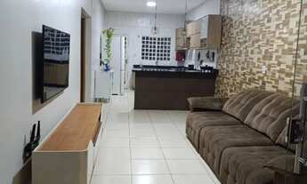 Imagem 3: Casa com sala, cozinha americana, 2 quartos, área gourmet, área de serviço, toda avaranda