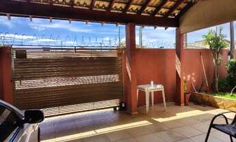 Imagem 3: Casa espaçosa com edícula