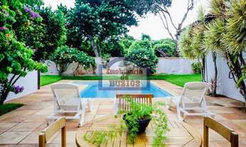 Imagem 7: Casa para aluguel no Centro de Búzios. Com 5 suítes, comporta até 12 pessoas