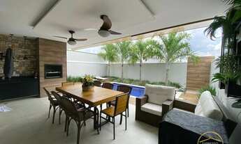 Imagem: Sobrado de alto padrão à venda no Condomínio